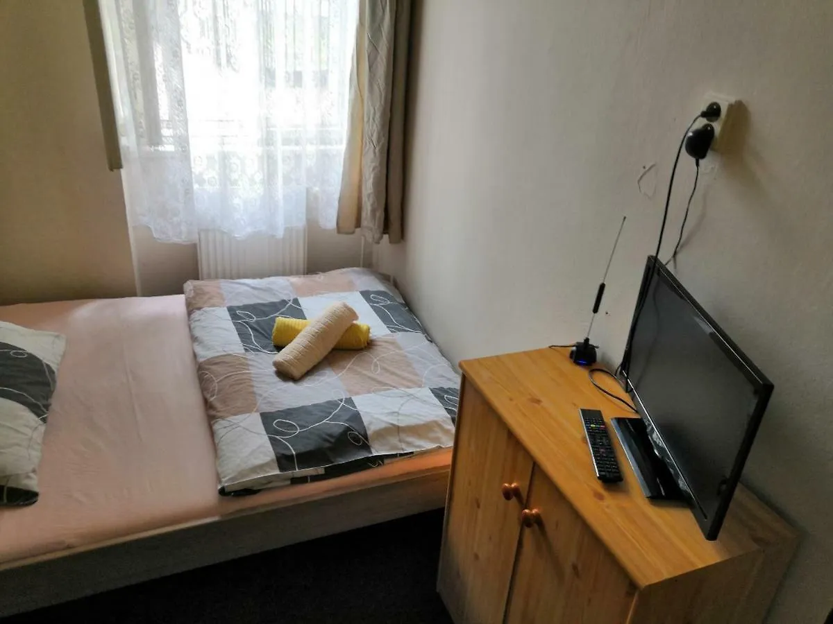 Hostel Damiell Praag 0*,