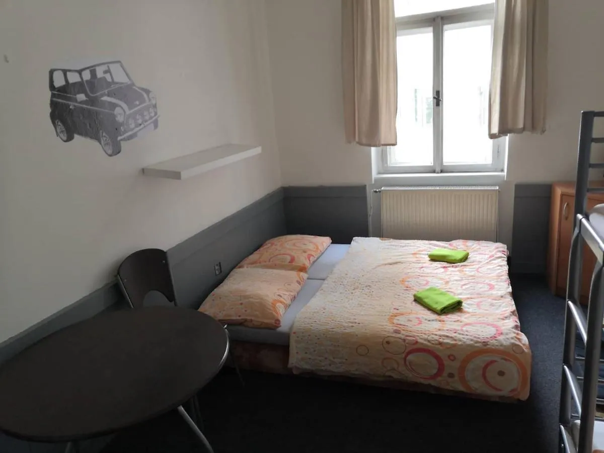 Hostel Damiell Praag 0*,